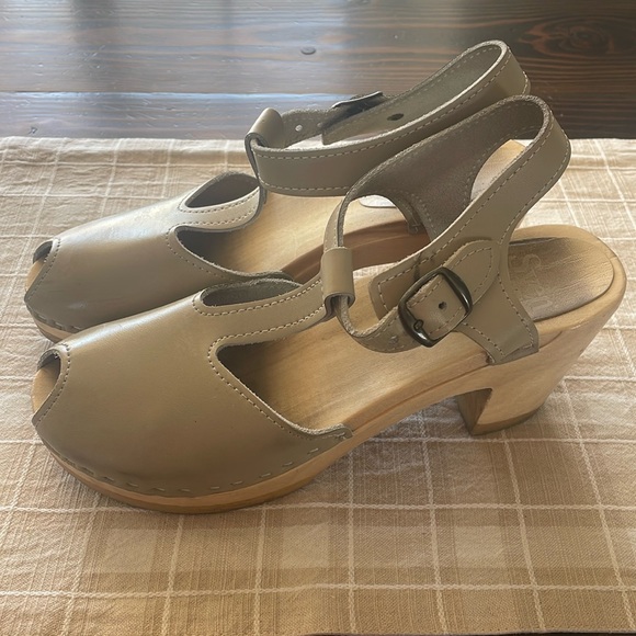 Sven T Strap Clogs with Peep Toe - Picture 3 of 7